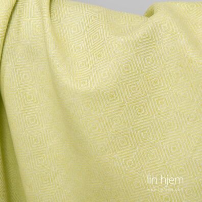 Halvlin stoff i lys grønn farge.