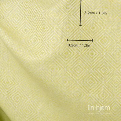 Lys grønn farget halvlin stoff.