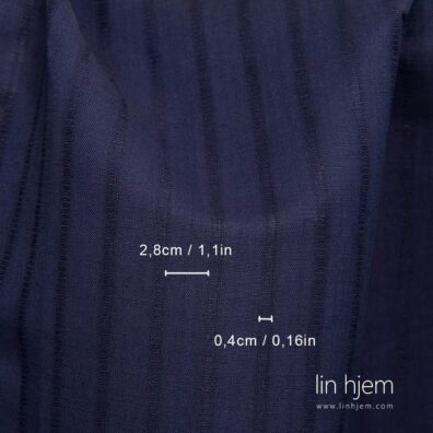 Stripete halvlin stoff, mørk blå.