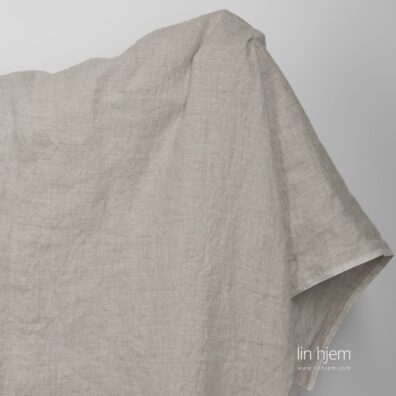 Vasket 100% linstoff, naturlig farget.