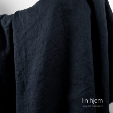 Mørkeblått vasket linstoff.