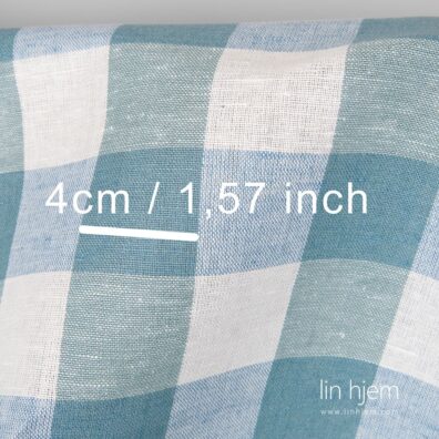 Blåaktig halvlin stoff med ruter.