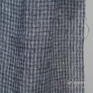 Vasket mørkeblått 100% linstoff, rutete.