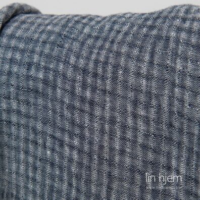 Rutete vasket mørkeblått linstoff.