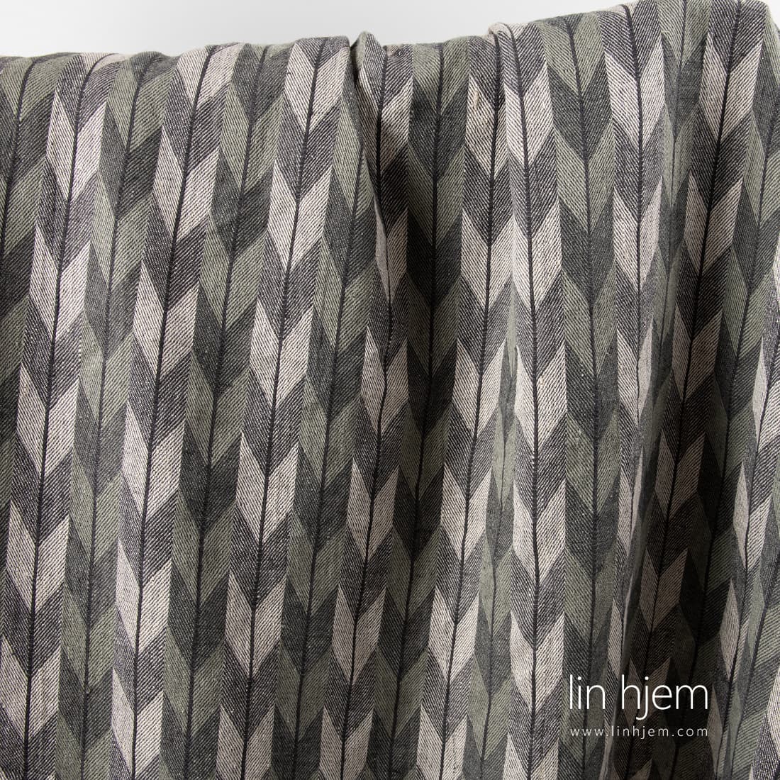 Vasket linstoff i geometrisk mønster.