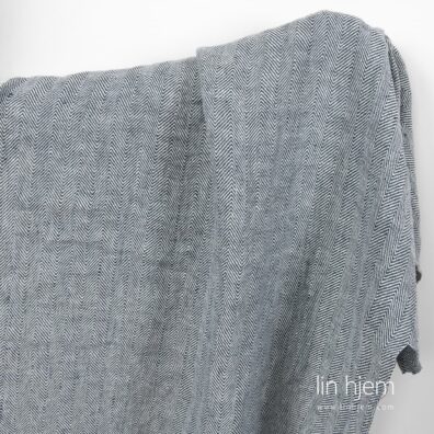 Blått/hvitt vasket linstoff i gran mønster.