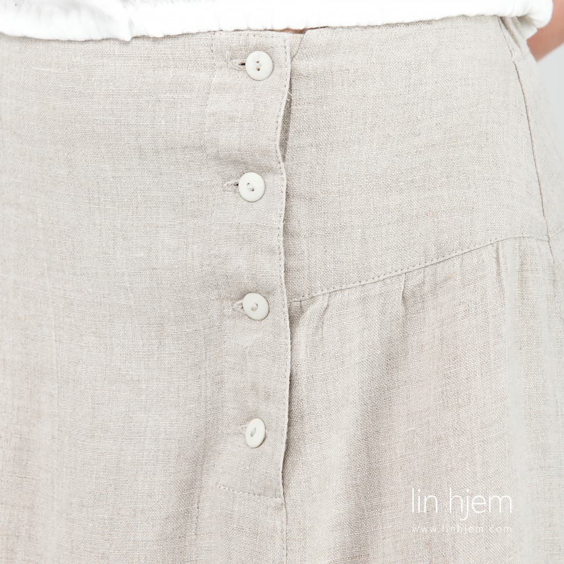 Grått skjørt i lin.