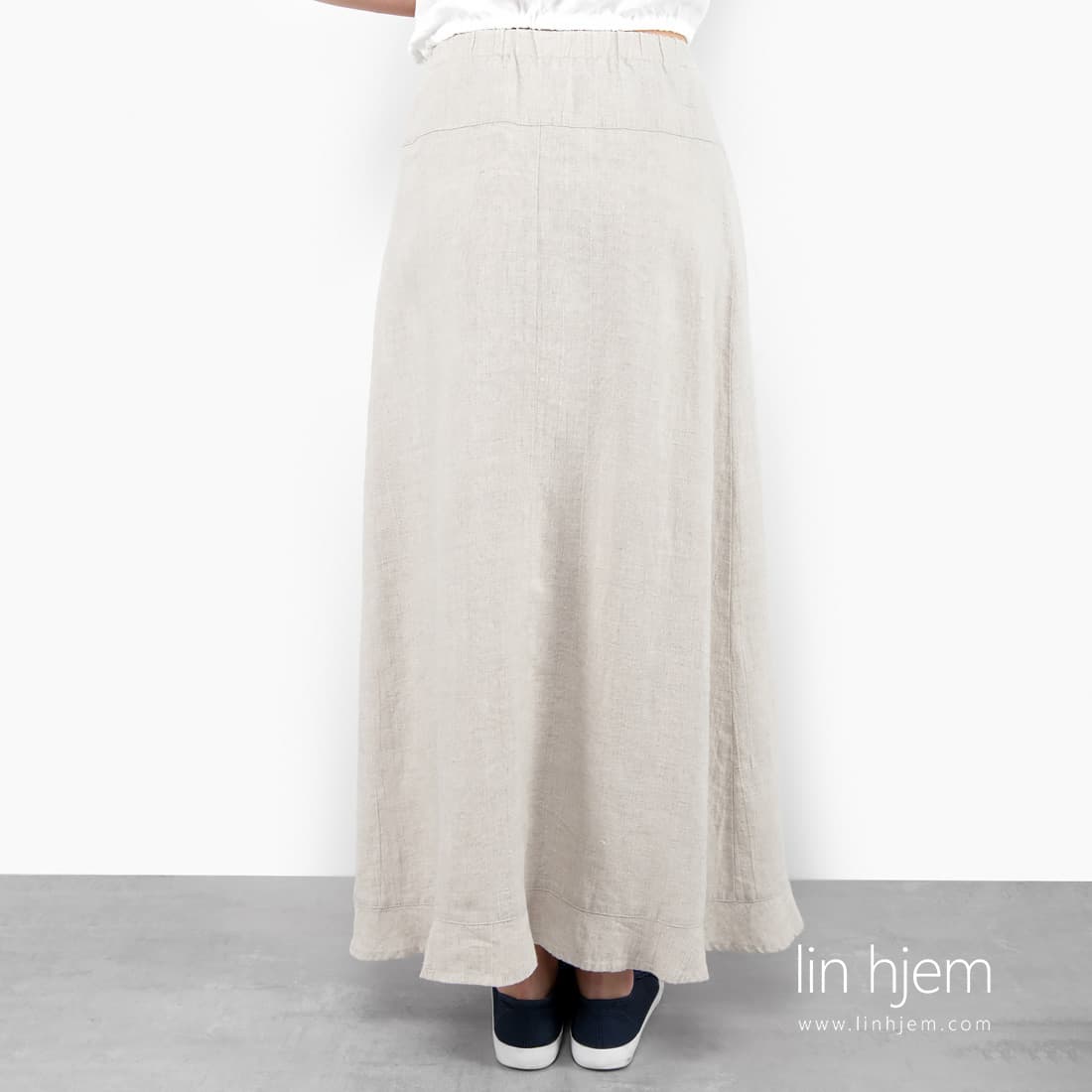 Grå farget skjørt av lin.