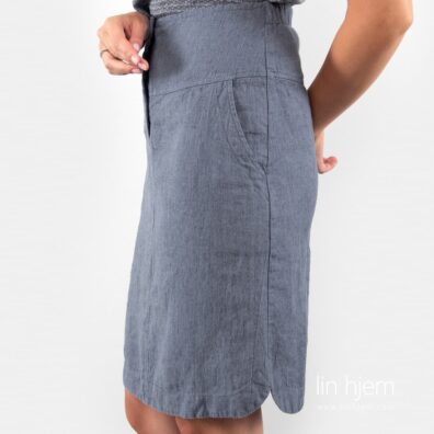 100% linskjørt, blåaktig.