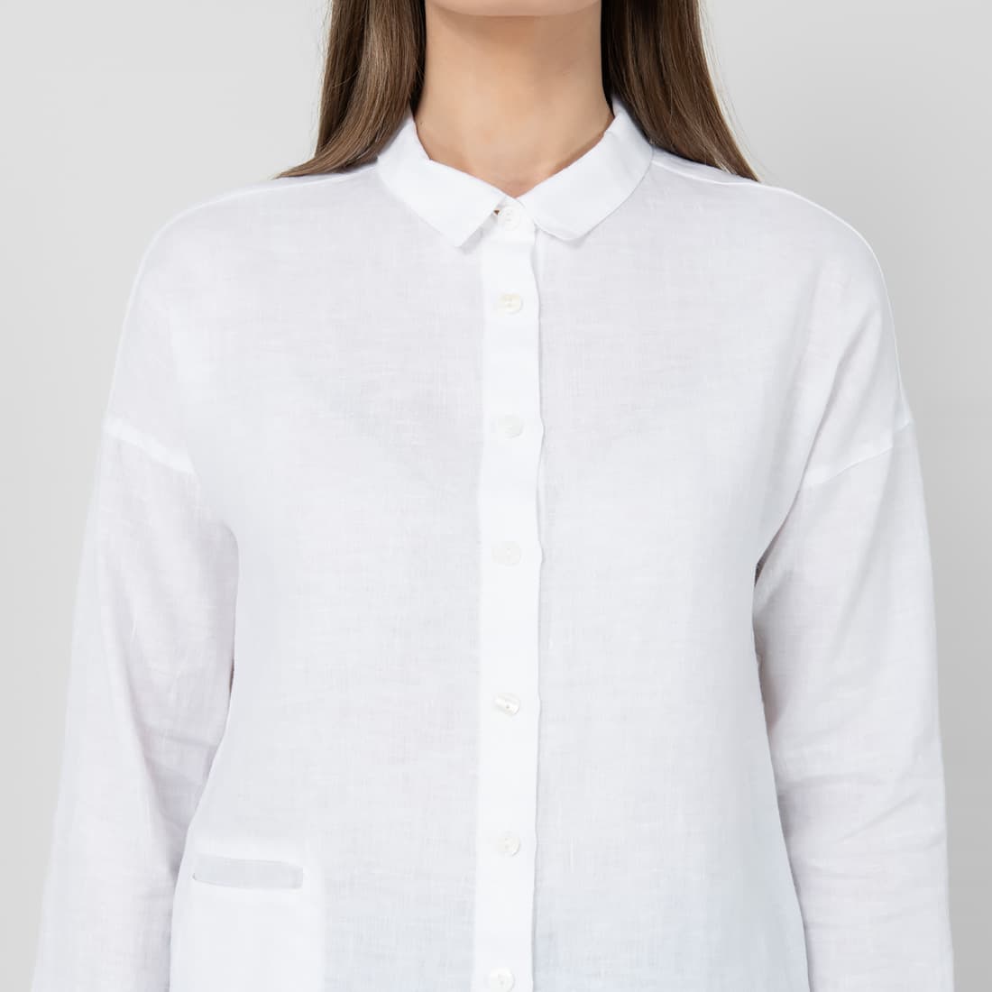 Kritthvit bluse av 100% lin