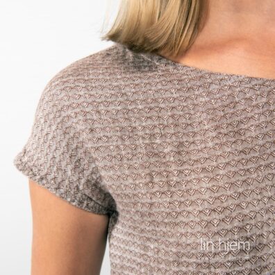 100% lin bluse i brun farge.