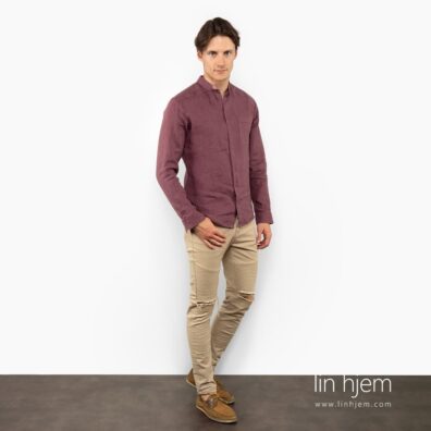 Mørkerød skjorte i lin.