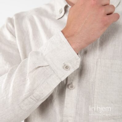 Grå farget skjorte av lin, sir.