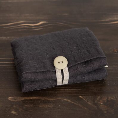 Denne vesken kan brettes og pakkes i en liten, komfortabel pakke.