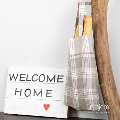 Lin veske i grå og røde ruter.