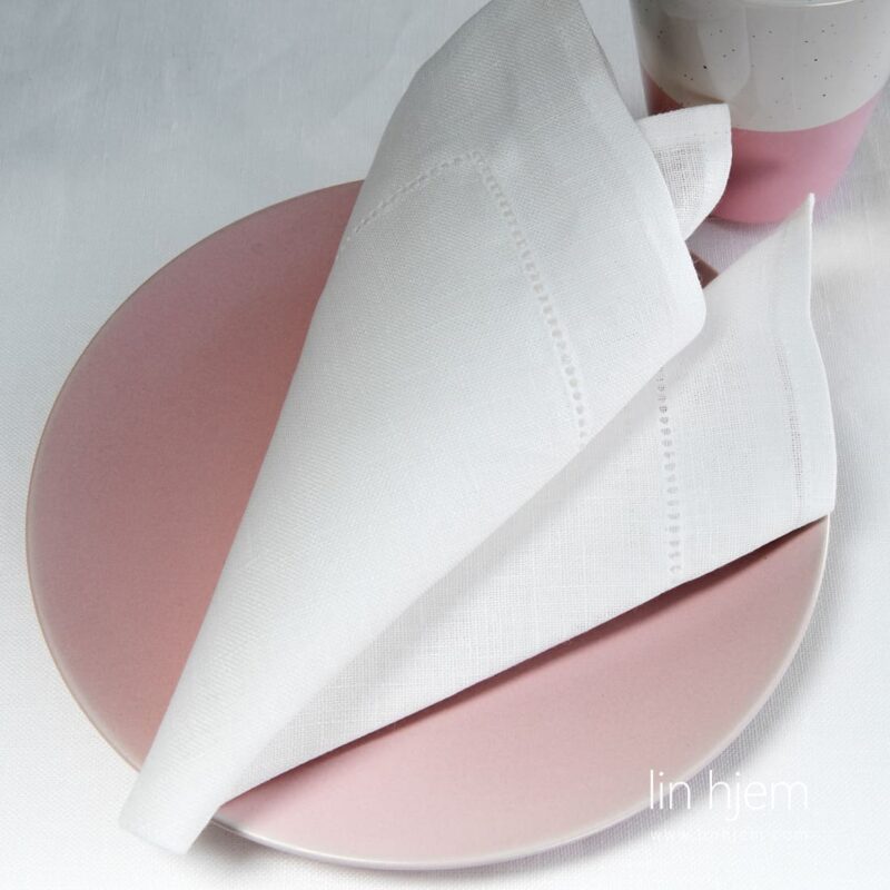 Gulaktig hvit serviett, aira.