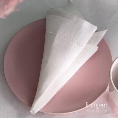 Aira linserviett, melkehvit.