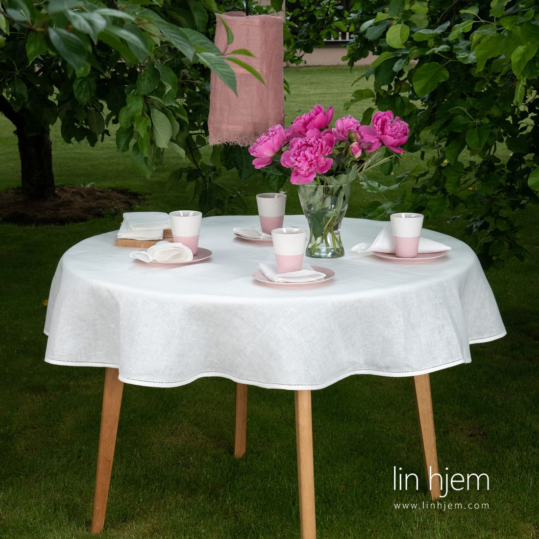 Rund oval hvit duk, luna.