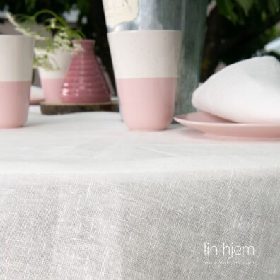 Hvit farget rund duk.