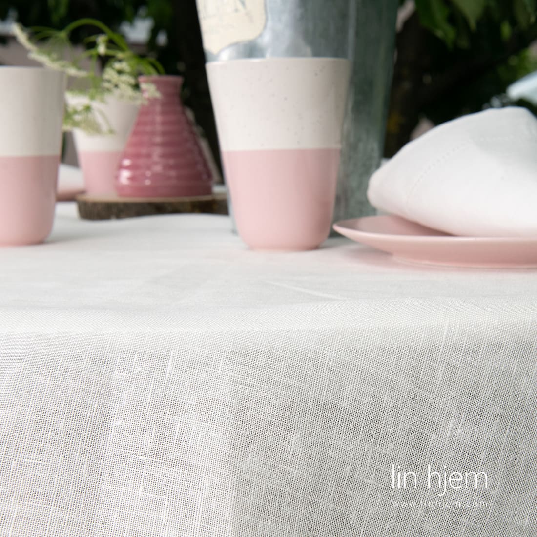 Hvit farget rund duk.