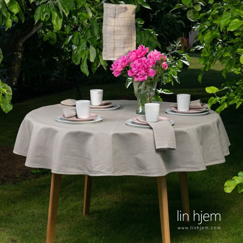 Rund oval gr&aring; duk, luna.