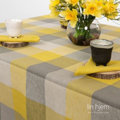 Gul farget duk, karo.