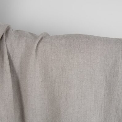 Middels vekt 100% linstoff i naturlig lin farge.