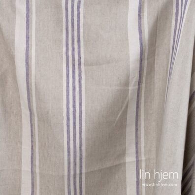 Stripete brunaktig linstoff med lilla striper.