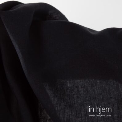 Mørk blå farget linstoff.