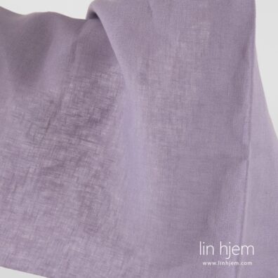 Linstoff i lys lilla farge.