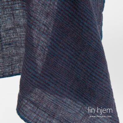 Stripete vasket linstoff i blå, lilla.