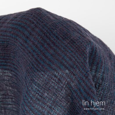 Lilla, blå stripete linstoff, vasket.