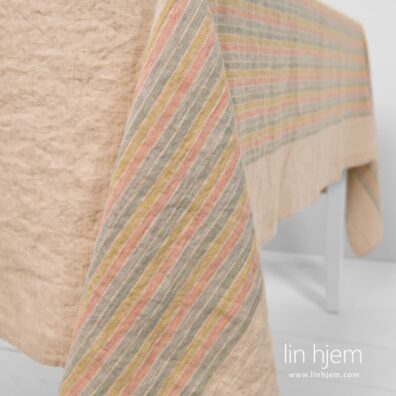 Brunaktig duk av 100% lin.