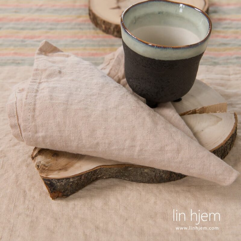 Meiza brunaktig serviett.