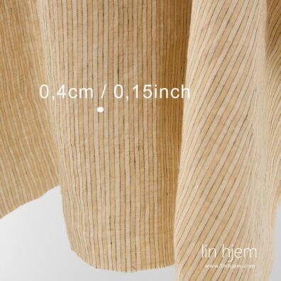 100% linstoff i gulaktige striper, vasket.