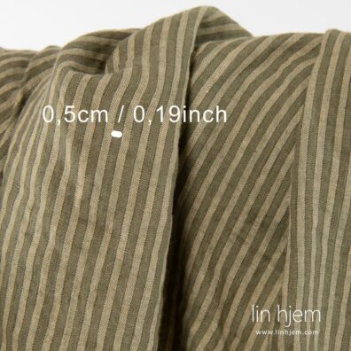 Stripete 100% linstoff i grønn farge.