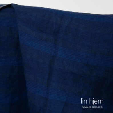 Blå farget 100% linstoff, vasket.