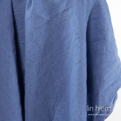 Lys blå farget vasket linstoff, tungt.