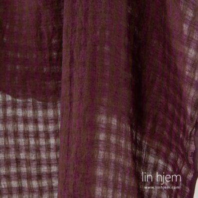 Brunt-lilla farget linstoff, vasket.