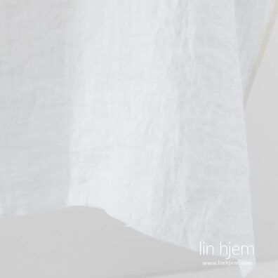 Vasket 100% linstoff i hvit farge.