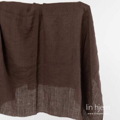 Vasket brunt linstoff med gjennomsiktige striper.