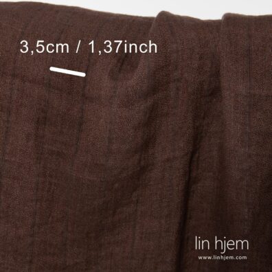 100% linstoff i brun farge, med striper.