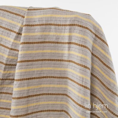 Grå farget linstoff med striper.