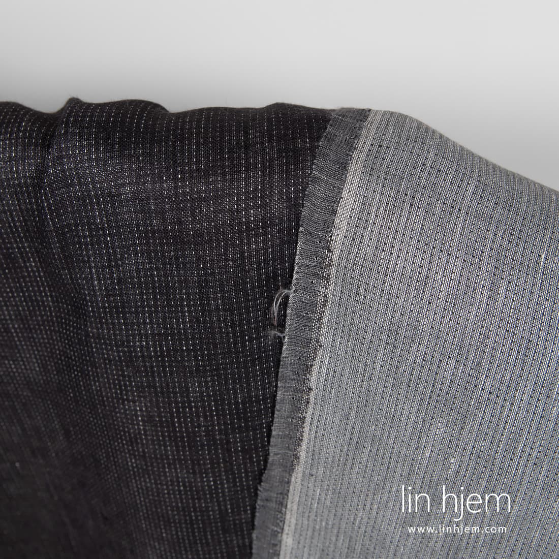 Linstoff i svart grå farge, med prikker.