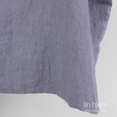 100% linstoff i lys lilla farge.