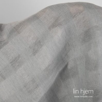 Grått gjennomsiktig linstoff i ruter.