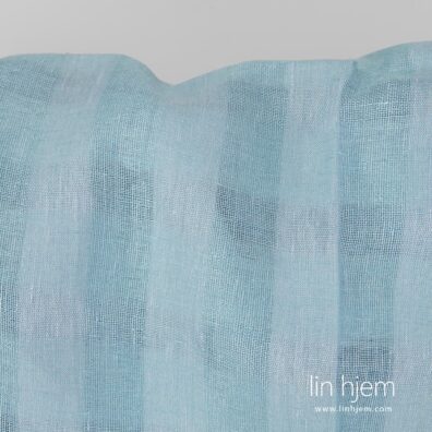 Rutete gjennomsiktig linstoff, lyseblått.