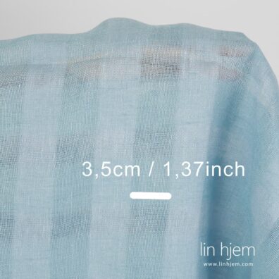 100% linstoff i lys blå farge, gjennomsiktig.