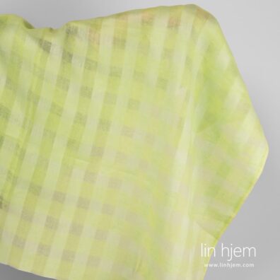 Gjennomsiktig lysegrønt linstoff i ruter.