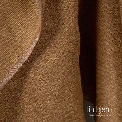 Mønstret 100% linstoff i brun.